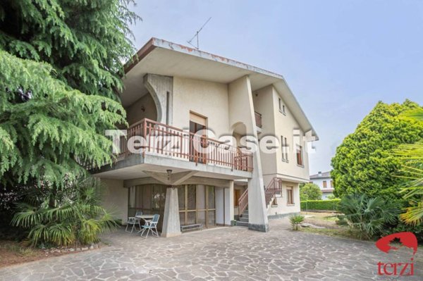 casa indipendente in vendita ad Albano Sant'Alessandro