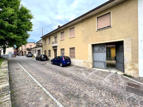 casa indipendente in vendita ad Albino