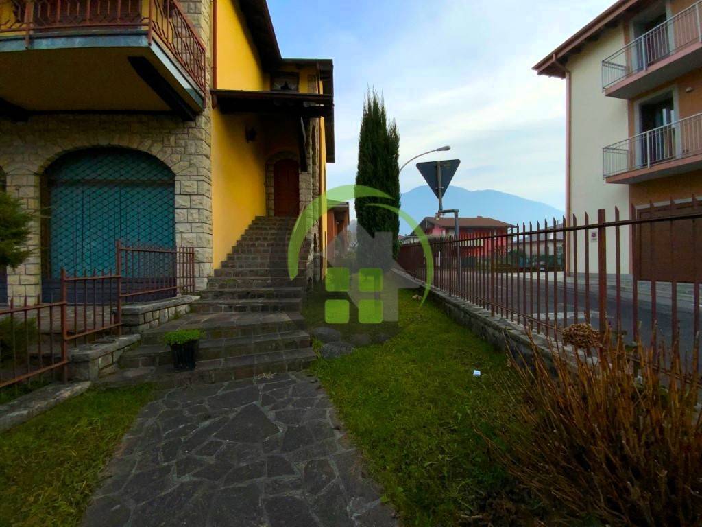 casa indipendente in vendita ad Albino