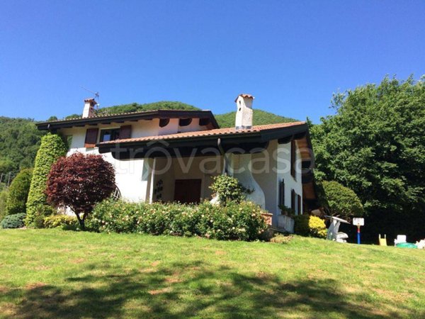 casa indipendente in vendita ad Albino