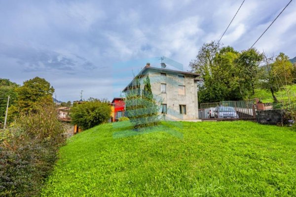 casa indipendente in vendita ad Albino