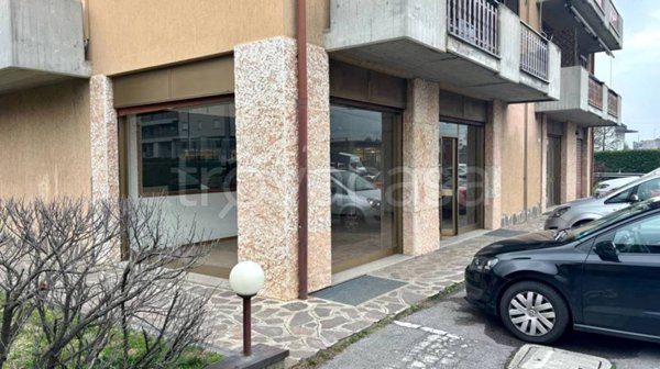 negozio in vendita ad Albino