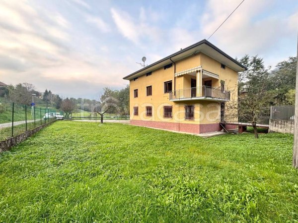 casa indipendente in vendita ad Albino