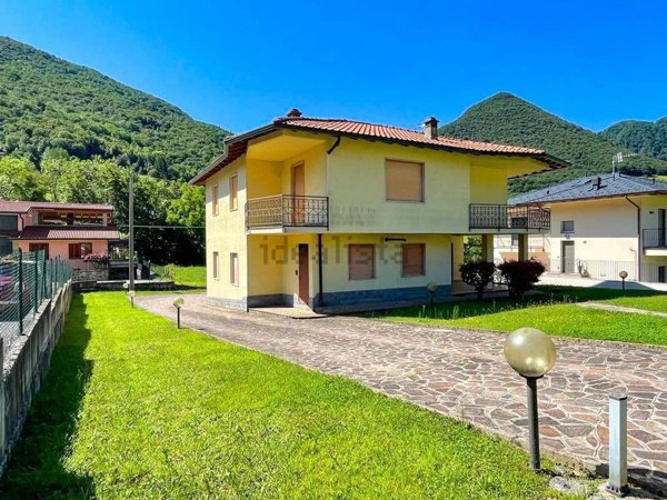 casa indipendente in vendita ad Albino