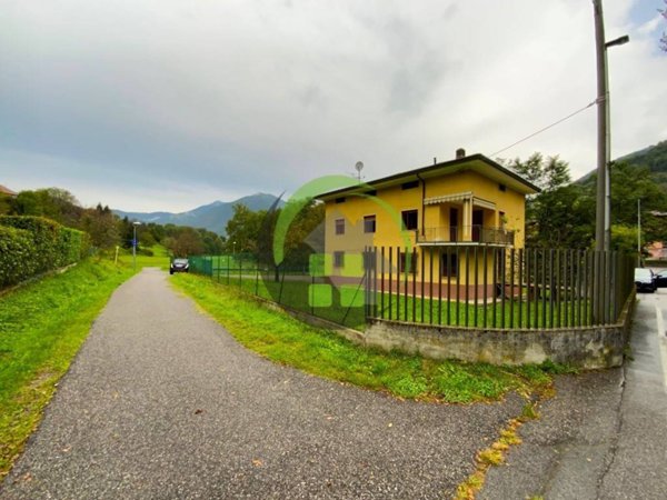 casa indipendente in vendita ad Albino