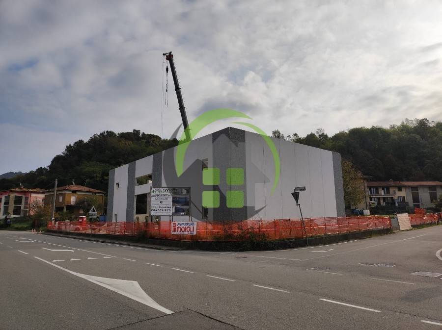 locale commerciale in vendita ad Albino