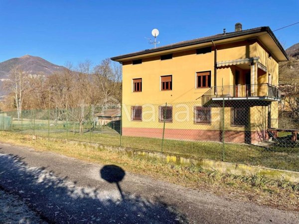 casa indipendente in vendita ad Albino