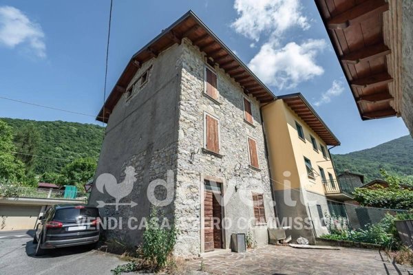 casa indipendente in vendita ad Albino