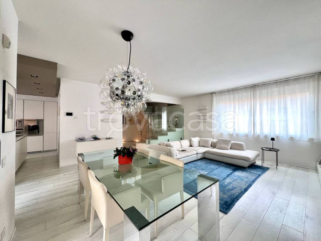 casa indipendente in vendita ad Albino