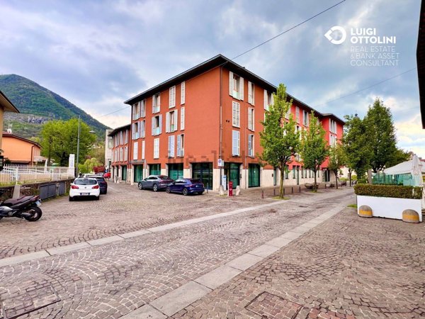 locale commerciale in vendita ad Albino