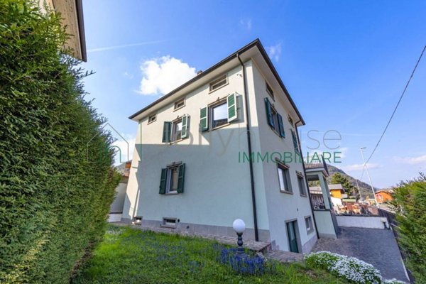 casa indipendente in vendita ad Albino