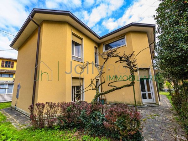 casa indipendente in vendita ad Albino