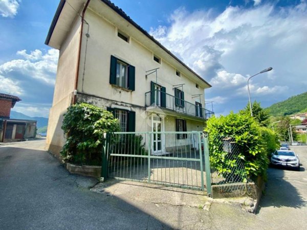 casa indipendente in vendita ad Albino