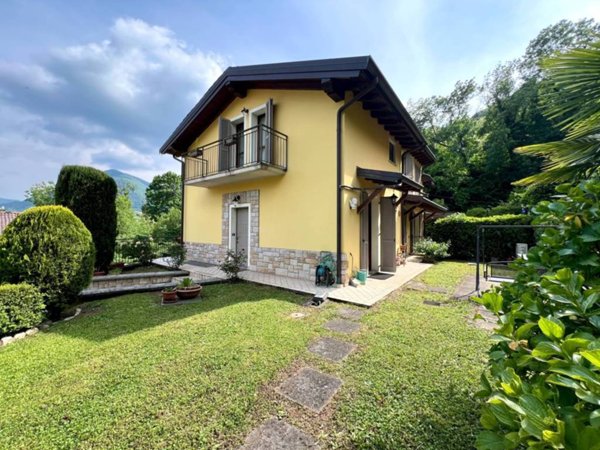 casa indipendente in vendita ad Albino