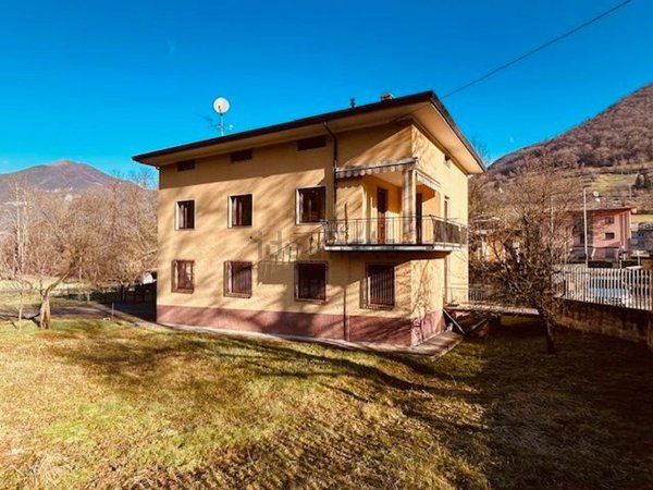 casa indipendente in vendita ad Albino