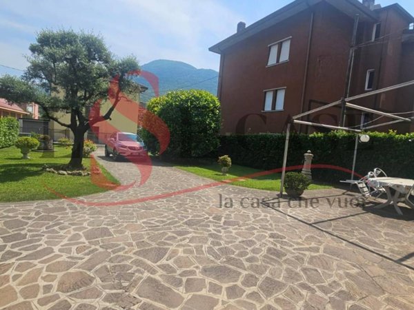casa indipendente in vendita ad Albino