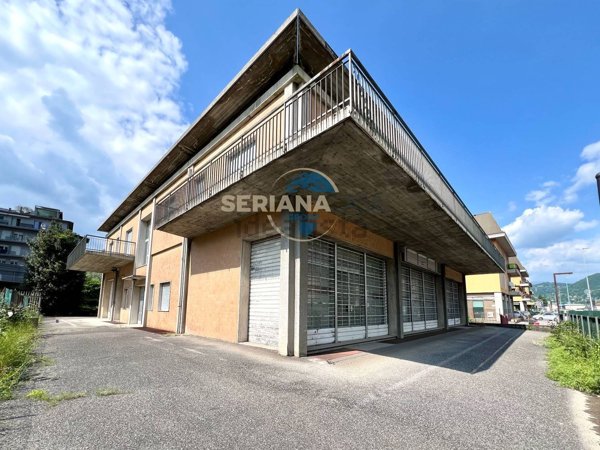 locale commerciale in vendita ad Albino