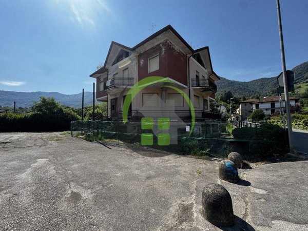 intera palazzina in vendita ad Albino
