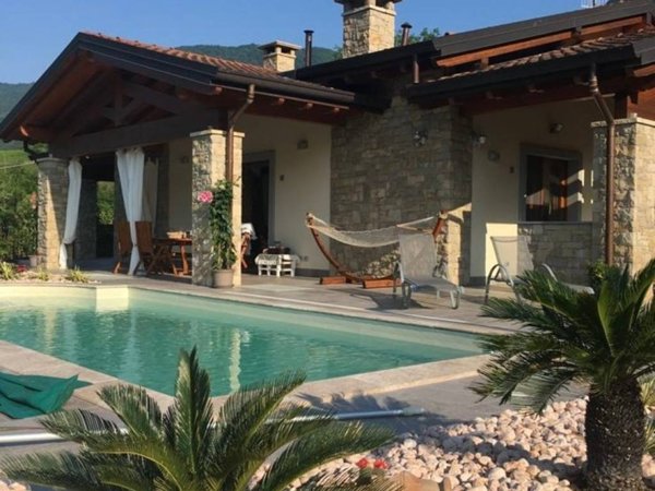 casa indipendente in vendita ad Albino