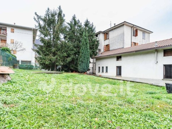 casa indipendente in vendita ad Albino