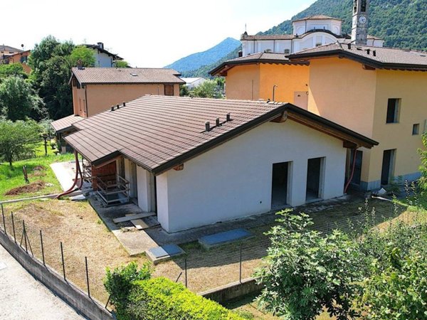 casa indipendente in vendita ad Albino
