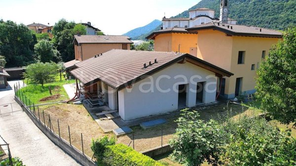 casa indipendente in vendita ad Albino