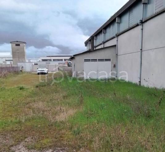 locale commerciale in vendita ad Albino