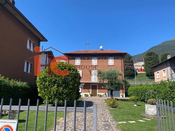 casa indipendente in vendita ad Albino