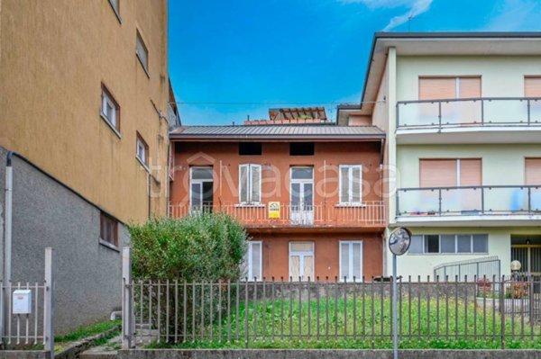 casa indipendente in vendita ad Albino