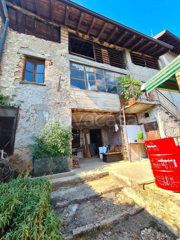 casa indipendente in vendita ad Albino