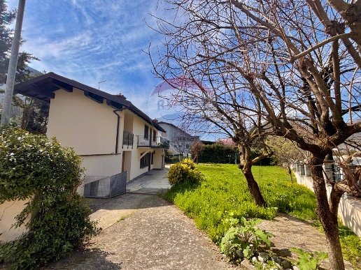 casa indipendente in vendita ad Albino