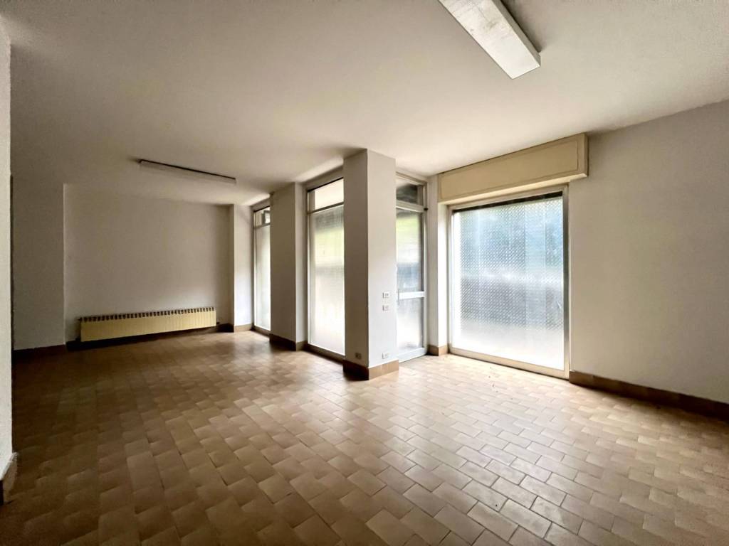 negozio in vendita ad Albino