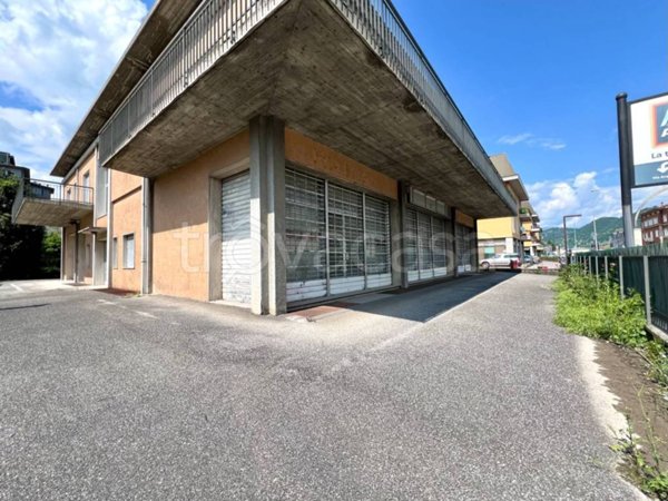locale commerciale in vendita ad Albino
