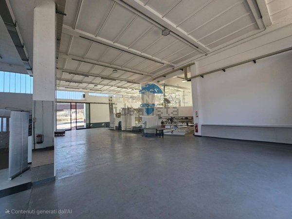 capannone in vendita ad Albino