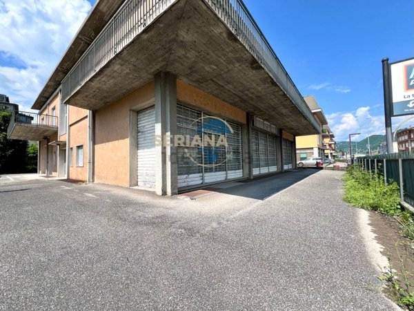 locale commerciale in vendita ad Albino