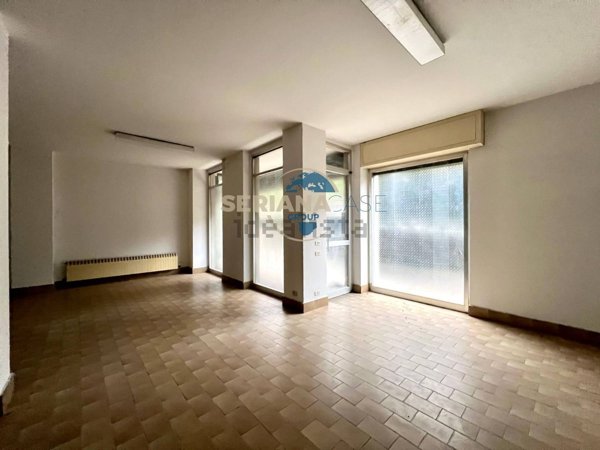 locale commerciale in vendita ad Albino
