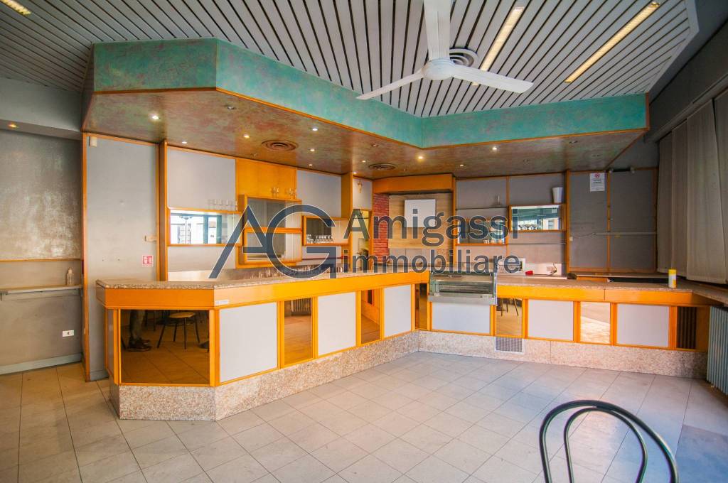 negozio in vendita ad Albino