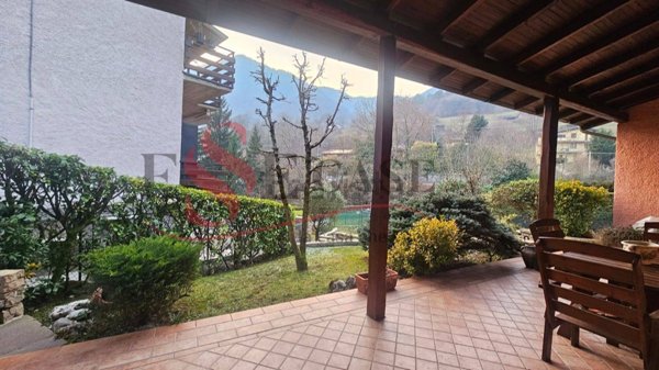 casa indipendente in vendita ad Albino