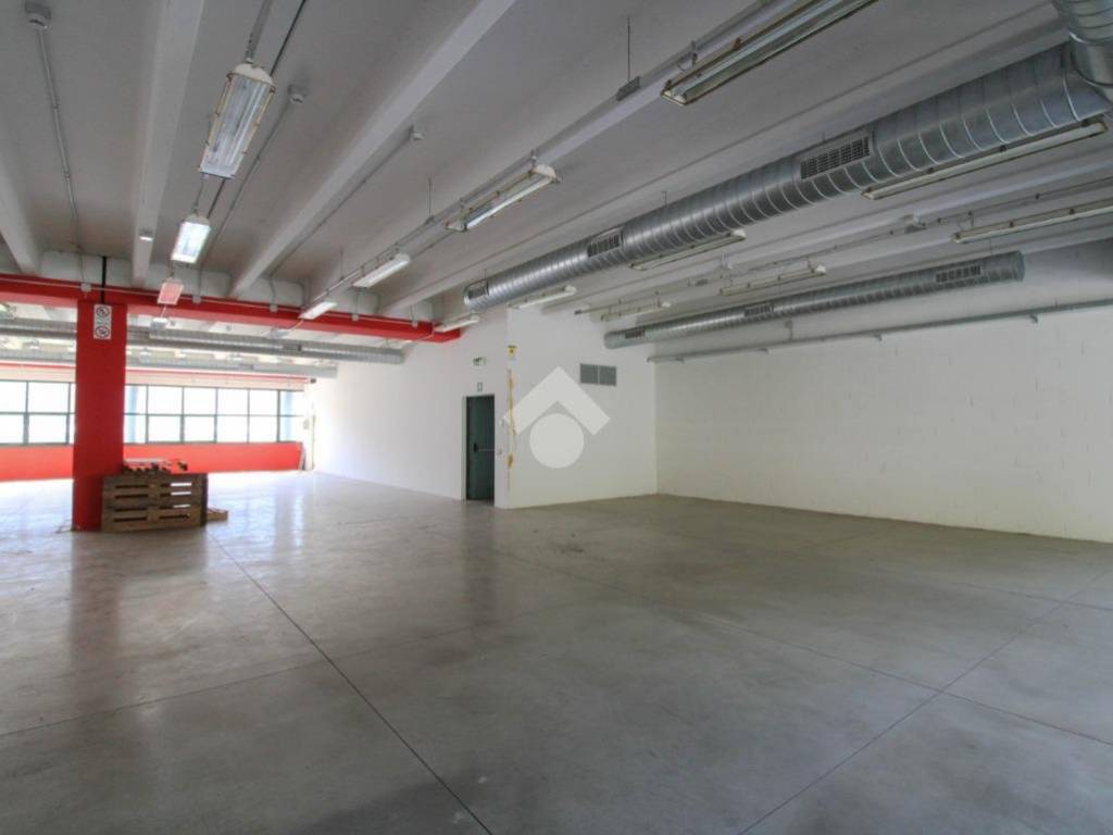 negozio in vendita ad Albino