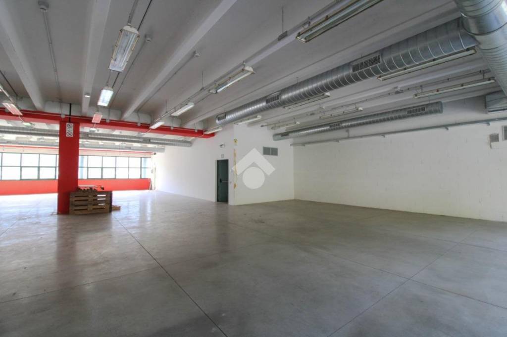 negozio in vendita ad Albino