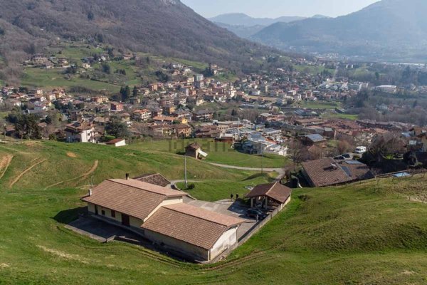 casa indipendente in vendita ad Albino