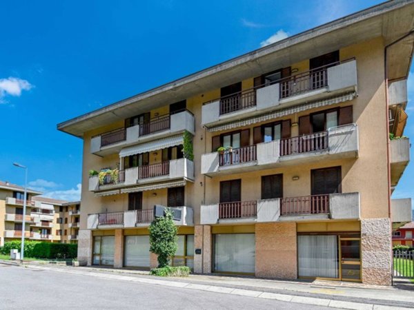 negozio in vendita ad Albino