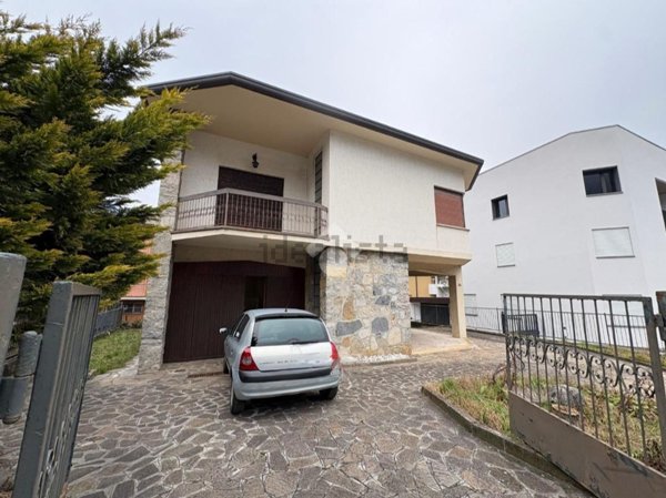 casa indipendente in vendita ad Albino