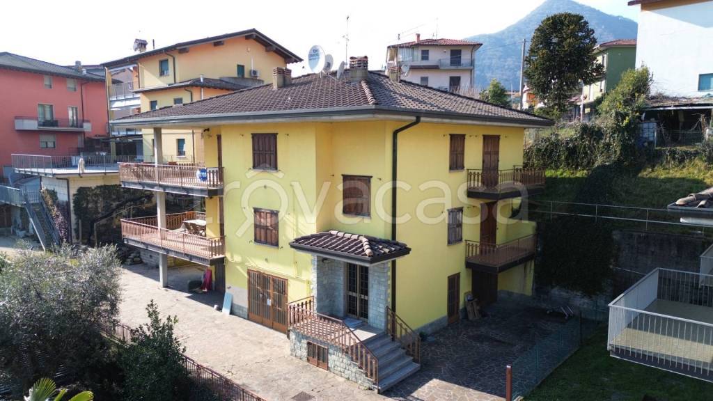 casa indipendente in vendita ad Albino