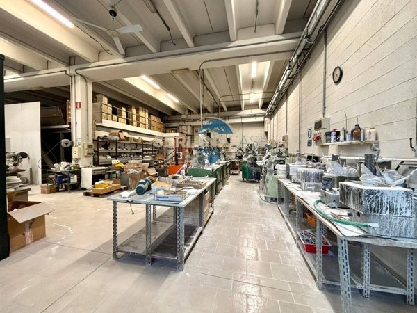 locale commerciale in vendita ad Albino