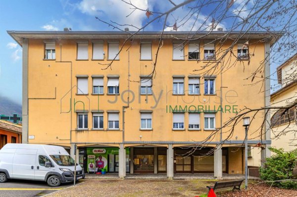 negozio in vendita ad Albino