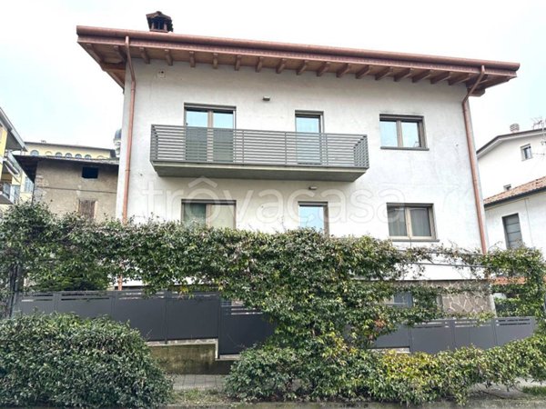 casa indipendente in vendita ad Albino