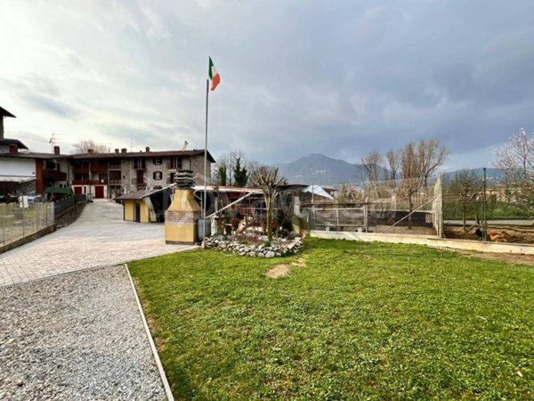 casa indipendente in vendita ad Albino