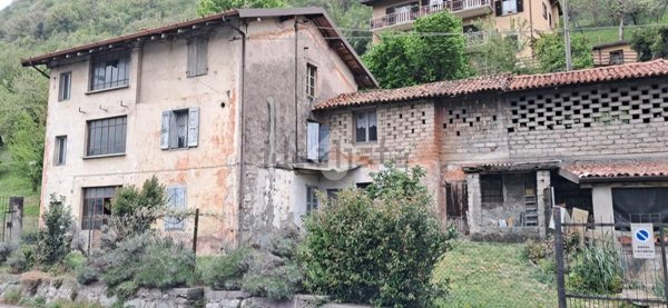 casa indipendente in vendita ad Albino