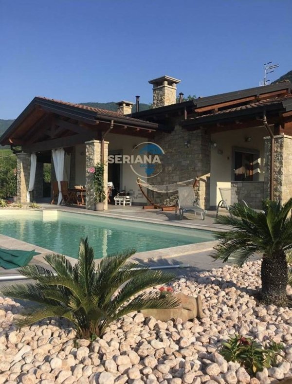 casa indipendente in vendita ad Albino